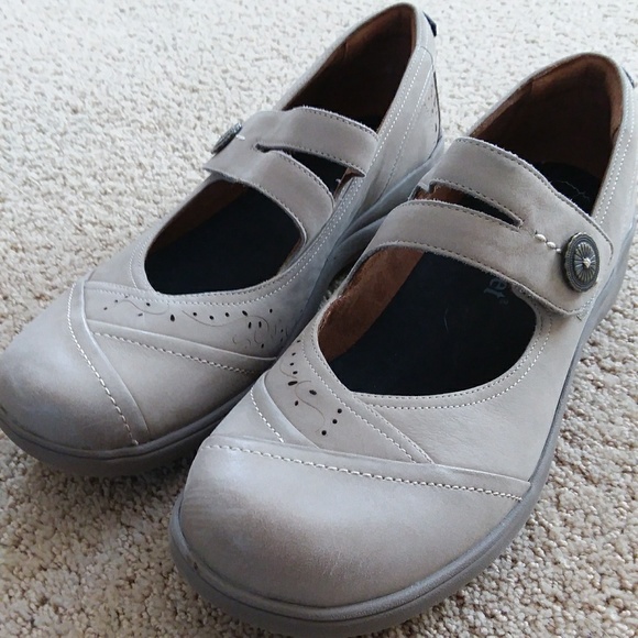 New Aravon by New Balance Loafers - Picture 4 of 8